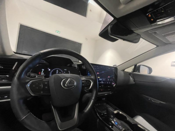Photo 26 du bon plan LEXUS NX 450h+ Executive 4WD occasion à 52890 €