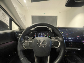 Photo 27 du bon plan LEXUS NX 450h+ Executive 4WD occasion à 52890 €