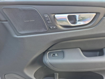 Photo 16 du bon plan VOLVO XC60 T6 Hybride Rechargeable 350ch Plus Style Dark Geartronic 8 AWD occasion à 69900 €