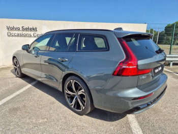 Photo 4 du bon plan VOLVO V60 B4 197ch Plus Style Dark DCT 7 occasion à 51490 €