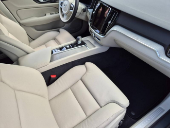 Photo 14 du bon plan VOLVO V60 B4 197ch Plus Style Dark DCT 7 occasion à 51490 €