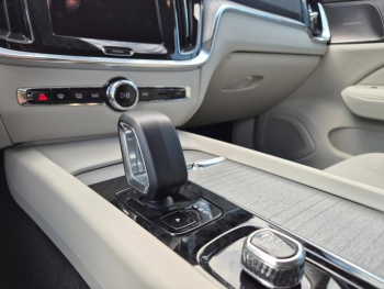 Photo 17 du bon plan VOLVO V60 B4 197ch Plus Style Dark DCT 7 occasion à 51490 €
