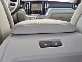 Photo 25 du bon plan VOLVO V60 B4 197ch Plus Style Dark DCT 7 occasion à 51490 €