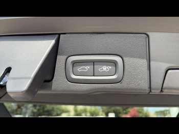 Photo 8 du bon plan VOLVO XC60 T6 Hybride Rechargeable 253 + 145ch Ultra Style Dark Geartronic 8 AWD occasion à 69900 €
