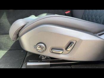 Photo 14 du bon plan VOLVO XC60 T6 Hybride Rechargeable 253 + 145ch Ultra Style Dark Geartronic 8 AWD occasion à 69900 €