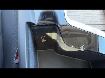 Photo 24 du bon plan VOLVO XC60 T6 Hybride Rechargeable 253 + 145ch Ultra Style Dark Geartronic 8 AWD occasion à 69900 €