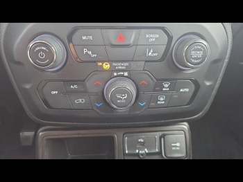 Photo 29 du bon plan JEEP Renegade 1.6 MultiJet 120ch Brooklyn Edition MY20 occasion à 17490 €
