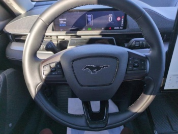 Photo 12 du bon plan FORD Mustang Mach-E 269ch Standard Range 76kWh Mach-E Propulsion occasion à 30900 €