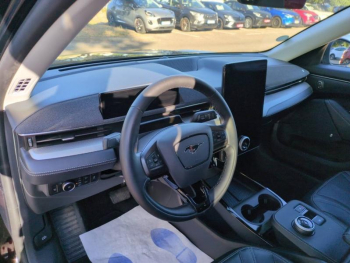 Photo 15 du bon plan FORD Mustang Mach-E 269ch Standard Range 76kWh Mach-E Propulsion occasion à 30900 €