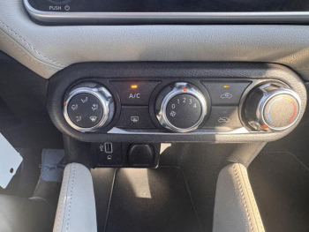 Photo 22 du bon plan NISSAN Micra 1.0 IG-T 92ch Made in France 2021.5 occasion à 13495 €