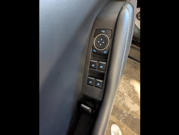 Photo 12 du bon plan FORD Mustang Mach-E 269ch Standard Range 72,6kWh Mach-E Propulsion occasion à 32900 €