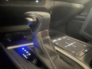 Photo 23 du bon plan LEXUS UX 250h 2WD Premium Edition MY22 occasion à 24490 €