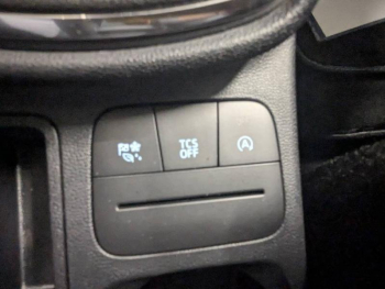 Photo 16 du bon plan FORD Fiesta 1.0 Flexifuel 95ch Active X 5p occasion à 17989 €