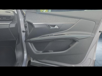 Photo 19 du bon plan PEUGEOT 3008 1.2 PureTech 130ch S&S Allure Pack occasion à 18900 €