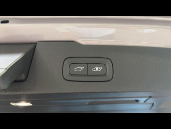 Photo 8 du bon plan VOLVO V60 B4 197ch Plus Style Dark DCT 7 occasion à 47990 €