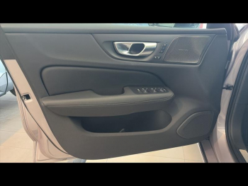 Photo 10 du bon plan VOLVO V60 B4 197ch Plus Style Dark DCT 7 occasion à 47990 €