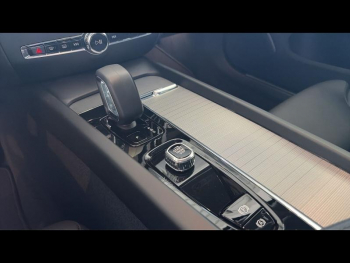 Photo 18 du bon plan VOLVO V60 B4 197ch Plus Style Dark DCT 7 occasion à 47990 €