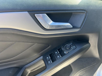 Photo 14 du bon plan FORD Focus 1.0 Flexifuel mHEV 125ch ST-Line Design occasion à 21800 €