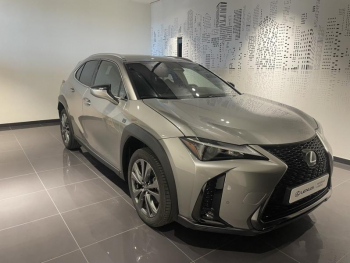 Photo 3 du bon plan LEXUS UX 300h F SPORT Design 2WD occasion à 31990 €