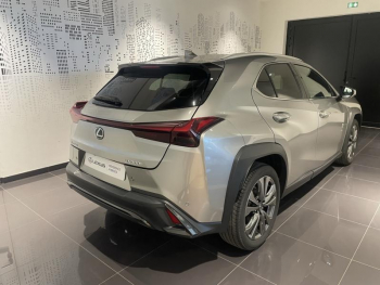 Photo 4 du bon plan LEXUS UX 300h F SPORT Design 2WD occasion à 31990 €