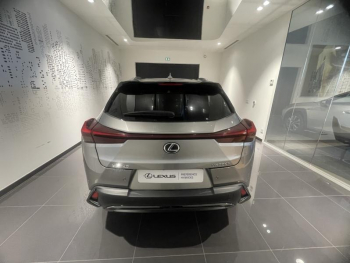 Photo 5 du bon plan LEXUS UX 300h F SPORT Design 2WD occasion à 31990 €