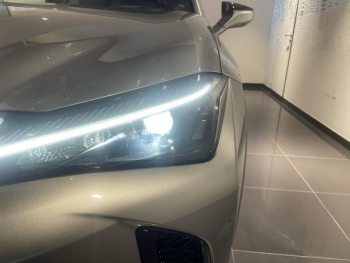 Photo 7 du bon plan LEXUS UX 300h F SPORT Design 2WD occasion à 31990 €