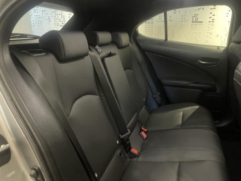 Photo 13 du bon plan LEXUS UX 300h F SPORT Design 2WD occasion à 31990 €