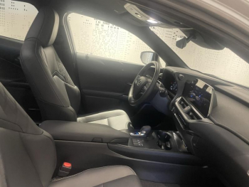 Photo 17 du bon plan LEXUS UX 300h F SPORT Design 2WD occasion à 31990 €