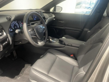 Photo 18 du bon plan LEXUS UX 300h F SPORT Design 2WD occasion à 31990 €