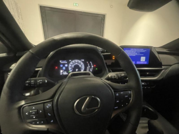 Photo 21 du bon plan LEXUS UX 300h F SPORT Design 2WD occasion à 31990 €