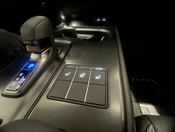 Photo 28 du bon plan LEXUS UX 300h F SPORT Design 2WD occasion à 31990 €