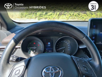 Photo 13 du bon plan TOYOTA C-HR 122h Distinctive 2WD E-CVT RC18 occasion à 17990 €