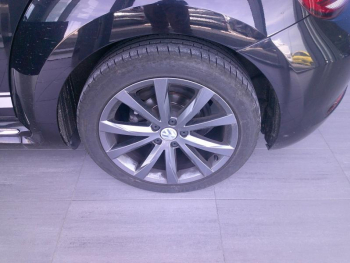 Photo 19 du bon plan VOLKSWAGEN Coccinelle Cabriolet 1.4 TSI 150ch BlueMotion Technology Couture Exclusive DSG7 occasion à 19900 €