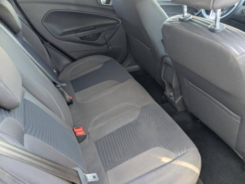 Photo 12 du bon plan FORD Fiesta 1.0 EcoBoost 100ch Stop&Start Titanium 5p occasion à 10990 €