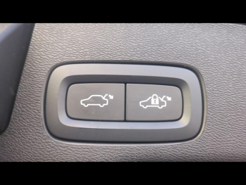 Photo 15 du bon plan VOLVO XC60 T6 Hybride Rechargeable 253 + 145ch Ultra Style Chrome Geartronic 8 AWD occasion à 49990 €