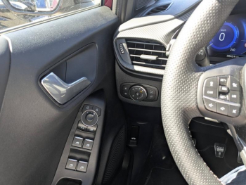 Photo 14 du bon plan FORD Puma 1.0 Flexifuel 125ch S&S mHEV ST-Line X Vivid Ruby Edition occasion à 22990 €