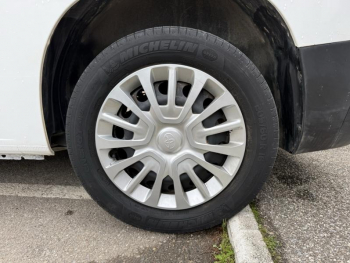 Photo 7 du bon plan TOYOTA PROACE CITY Medium 100 D-4D Business RC21 occasion à 14989 €