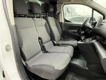 Photo 11 du bon plan TOYOTA PROACE CITY Medium 100 D-4D Business RC21 occasion à 14989 €