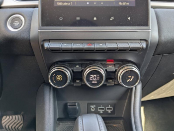 Photo 18 du bon plan RENAULT Captur 1.3 TCe 140ch FAP Intens EDC -21 occasion à 17490 €