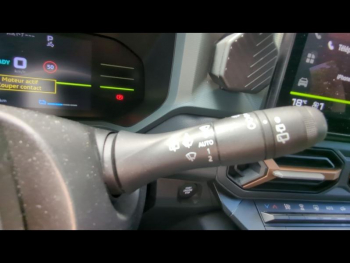 Photo 22 du bon plan DACIA Duster 1.6 hybrid 140ch Extreme occasion à 24389 €