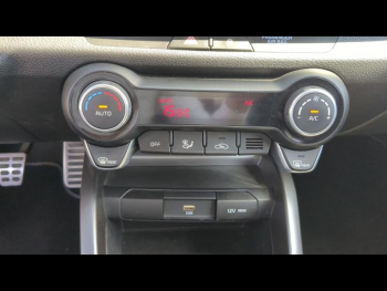 Photo 15 du bon plan KIA Stonic 1.0 T-GDi 120ch MHEV GT Line Premium iBVM6 occasion à 16300 €