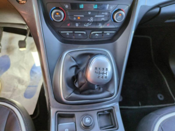 Photo 11 du bon plan FORD Kuga 2.0 TDCi 150ch Stop&Start Vignale 4x2 Euro6.2 occasion à 17490 €