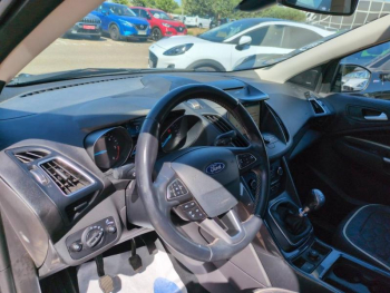 Photo 15 du bon plan FORD Kuga 2.0 TDCi 150ch Stop&Start Vignale 4x2 Euro6.2 occasion à 17490 €