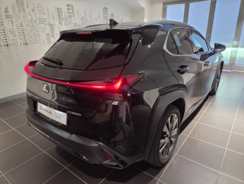 Photo 16 du bon plan LEXUS UX 300h F SPORT Design 2WD MC25 occasion à 31890 €
