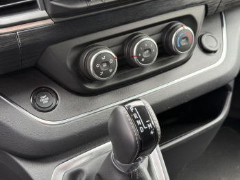 Photo 21 du bon plan NISSAN Primastar Combi L2H1 3t0 2.0 dCi 150ch N-Connecta DCT GSR2B occasion à 35490 €