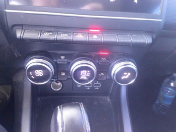 Photo 12 du bon plan RENAULT Arkana 1.3 TCe 140ch FAP Zen EDC occasion à 15900 €