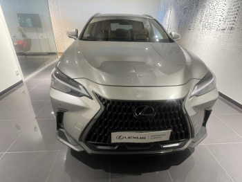 Photo 2 du bon plan LEXUS NX 450h+ Luxe 4WD MY25 occasion à 47490 €