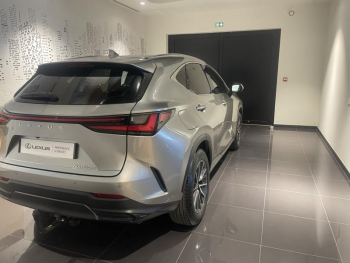 Photo 4 du bon plan LEXUS NX 450h+ Luxe 4WD MY25 occasion à 47490 €