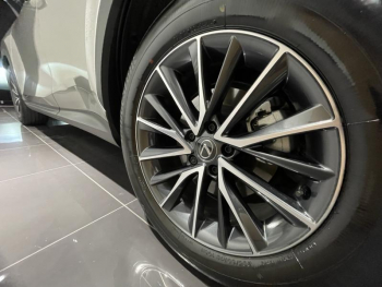 Photo 11 du bon plan LEXUS NX 450h+ Luxe 4WD MY25 occasion à 47490 €