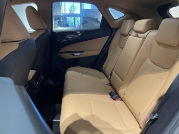 Photo 14 du bon plan LEXUS NX 450h+ Luxe 4WD MY25 occasion à 47490 €